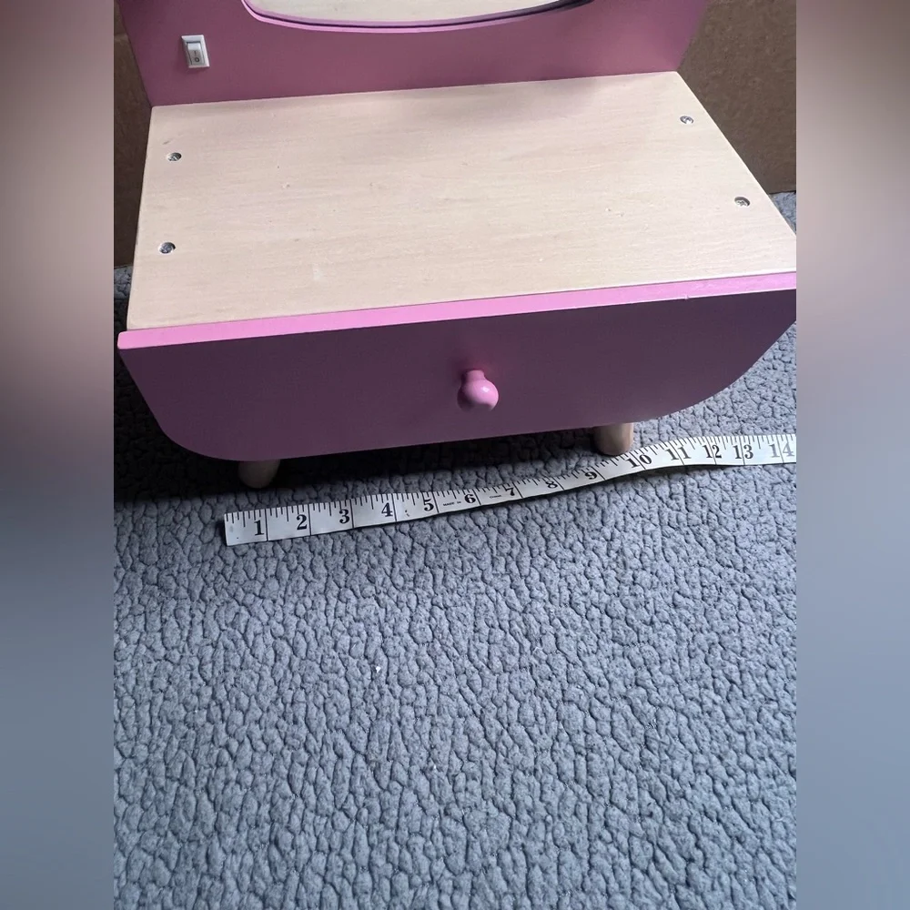 Table Top Makeup Stand For Little Girls With Working Lights And Accessories Pink